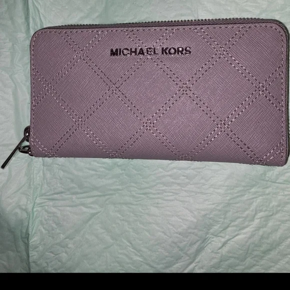 Michael Kors Lavender Quilted Wallet - Picture 1 of 3